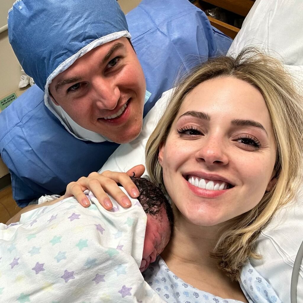 ¡La influencer Mariana Rodríguez da a luz a su “princesa del nuevo Nuevo León”!