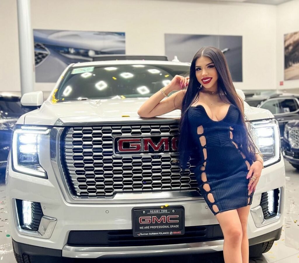 ¡Envidia de todos! Yeri Mua presume sus camionetas en redes sociales
