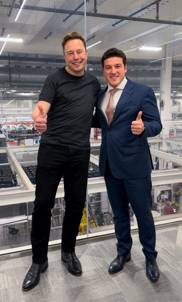 Gobernador de Nuevo León presume llegada de Tesla y se rumorea amistad con Elon Musk 👼