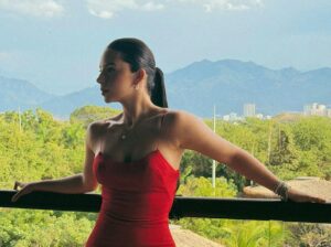 Christian Nodal se rinde ante Ángela Aguilar y su nuevo look rojo desde Nayarit